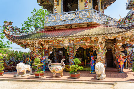 Da Lat, Vietnam - March 20, 2015: Linh Phuoc Pagoda in mosaic style from shards of glass, pottery and porcelain in Da Lat city (Dalat), Vietnam. Da Lat is a popular tourist destination of Asia.のeditorial素材