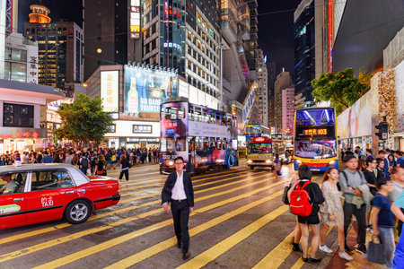 Hong Kong - October 20, 2017: Pedestrians crossing Hennessy Road in Causeway Bay. Hong Kong is a popular tourist destination of Asia.のeditorial素材