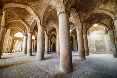 Isfahan, Iran - 23 October, 2018: Ancient columns of hypostyle hall inside Jameh Mosque. The Muslim place is a popular tourist attraction of the Middle East. Amazing Islamic architecture.のeditorial素材