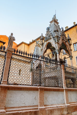 Verona, Italy - August 24, 2014: Awesome view of the Tomb of Mastino II della Scala. The Scaliger Tombs is a popular tourist attraction of Europe.のeditorial素材