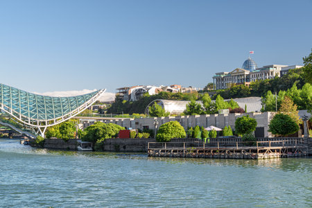 Scenic view of the Bridge of Peace over the Kura (Mtkvari) River and the Ceremonial Palace of Georgia (formerly Presidential Palace) in Tbilisi, Georgia.の写真素材