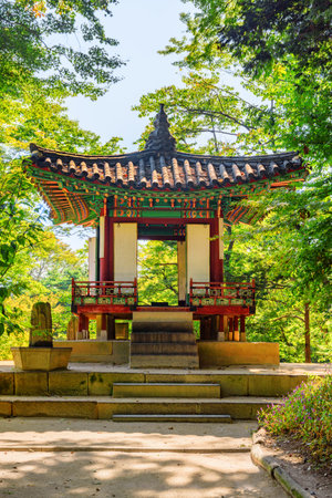 Awesome view of colorful pavilion in Huwon Secret Garden of Changdeokgung Palace in Seoul, South Korea. Traditional Korean palatial architecture. The garden is a popular tourist attraction of Asia.のeditorial素材