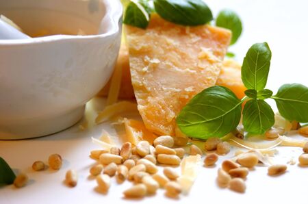 prepering pesto at homeの写真素材