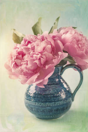 Peony flowers in a vaseの写真素材