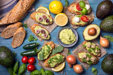 Bruschettas with rye bread and guacamole