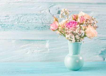 Pink roses in a bluewooden backgroundの写真素材
