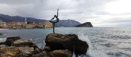 Famous ballerina statue in Budvaの写真素材