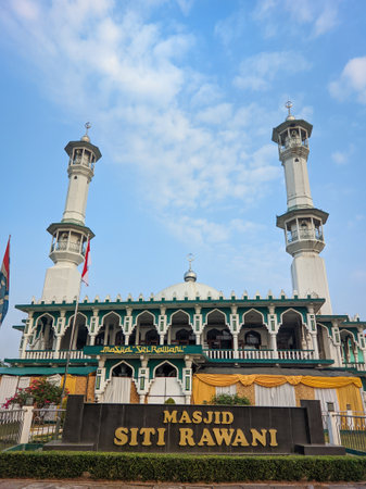 Bekasi, Indonesia - August 13, 2023 : exterior of the magnificent Siti Rawani Mosque in Bekasi. Islamic background concept, religion, islam, muslim, muslim, symbol, ramadan kareem, prayerのeditorial素材