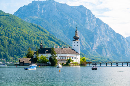 Schloss Ort castle near Traunsee, Austria. View of ancient castle with long bridge over lake. Famous tourist destination.のeditorial素材