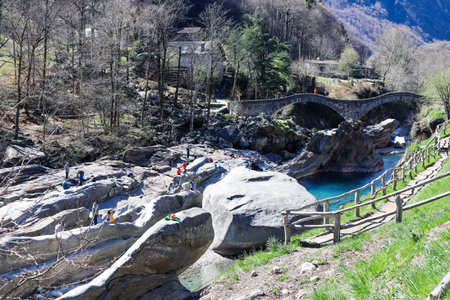 Lavertezzo, Switzerland, 10. April 2022: Historic Romain Bridge, Ponte dei Salti, leading over the Verzasca River.のeditorial素材