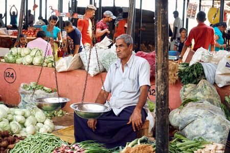 Dickwella, Sri-Lanka - January 26, 2019: Dickwella Tropical Vegetable Market Man Sellerのeditorial素材
