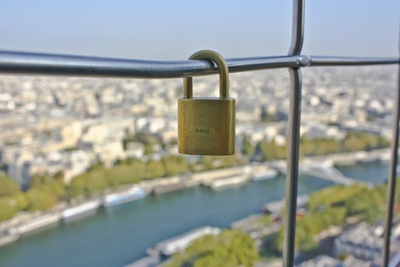 a lock with a Paris view from the Eifel Towerの写真素材