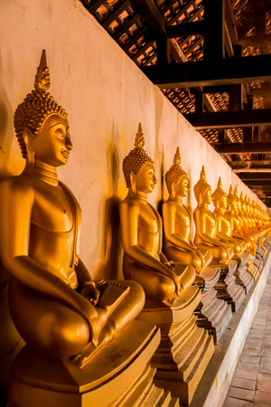 ancient ancient Buddha statues in the ancient Thai capital of Ayutthaya in the temple ruinsのeditorial素材