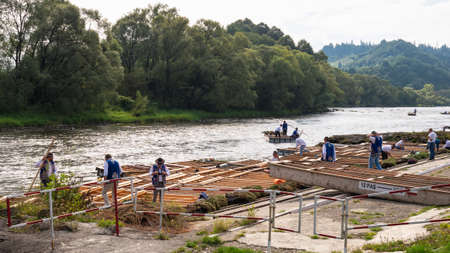 Pieniny, Poland. 09/11/2020. The place of departure of the rafts in Dunajec, Pieniny.のeditorial素材