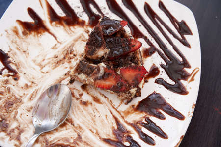 A plate that remains little to eat of waffle with banana and dulce de leche on top
