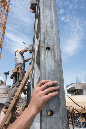 safety and dangers of construction workers on the construction site