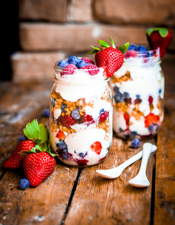 granola parfait with berriesの写真素材
