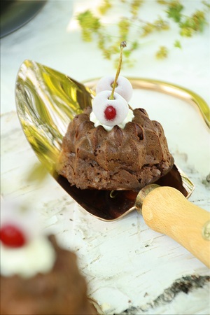 cake on copper garden toolの写真素材