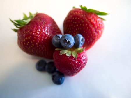 Strawberries and Blueberriesの写真素材