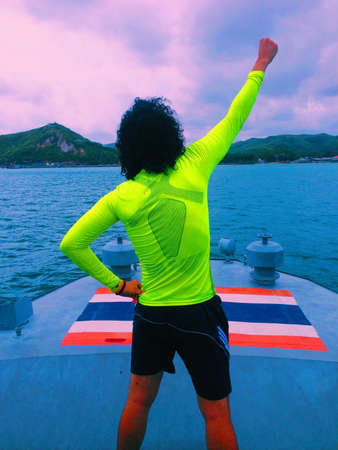 Tap out to the horizon