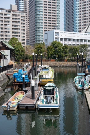 Spring scenery of Tsukishima and Tsukudajimaの写真素材