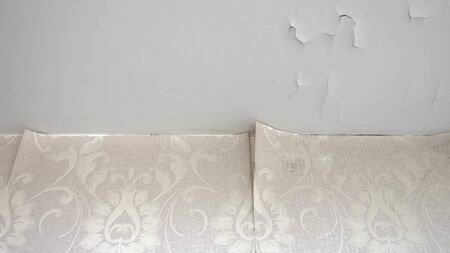 rooms requiring repair. peeling wallpaper and cracked plasterの写真素材