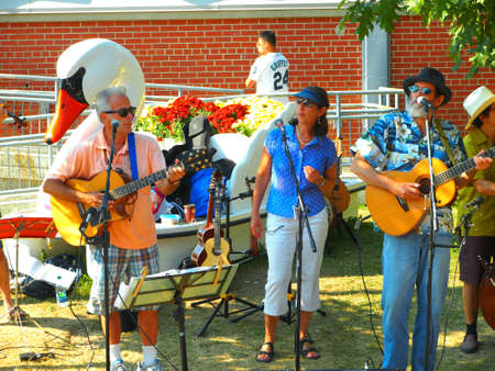Toronto, Canada - August 25: Folk song musicians in Canada National Exhibition (CNE) annual festival held from August 13 - September 3, 2012 in Toronto, Canada. のeditorial素材