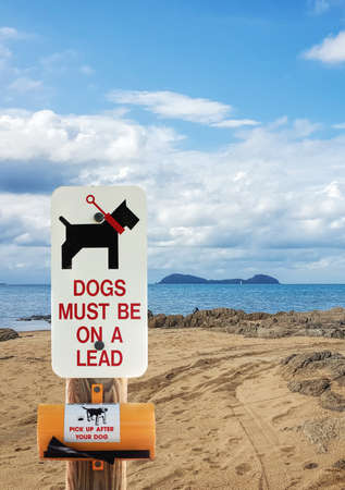 dogs must be on a lead on the beach and pick up after your dog signの写真素材