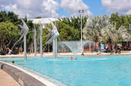Public swimming pool in Cairns, Queensland Australia. Set on the Cairns foreshore overlooking Trinity Inlet.のeditorial素材