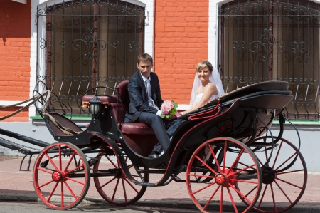 wedding, bride, married, love, women, happiness, dress, people, romance, celebration, couple, cheerful, female, flower, smiling, beautiful, adult, togetherness, young, bouquet, outdoors, men, ceremony, two, newlywed, lifestyles, white, reception, male, beの写真素材