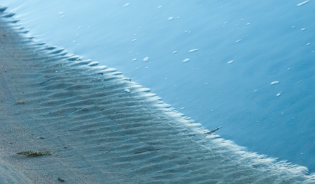  drawing in the sand on the tide. texture. beach sand background. footprints in the sand. の写真素材