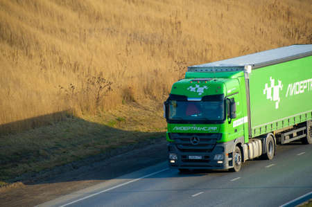 Road freight transport, logistics, healthcare and retail, health and safety are the concerns of freight carriers. healthy and safe protocols in the work environment. Russia Chelny 05 11 2020のeditorial素材