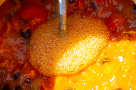 Fresh apricots are used to make must and apricot liqueurs. Ideal for making homemade jams, desserts...