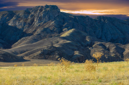 Explore the beauty of nature along the river. Experience exciting adventures. Set up camp under the stars on the tranquil banks of the river. Embark on a journey of discovery and adventureの写真素材