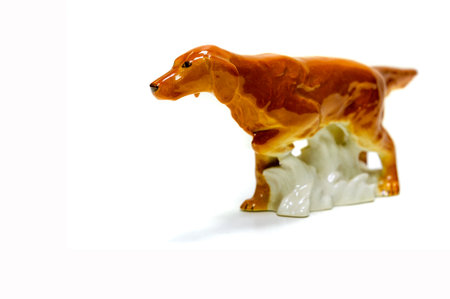 Authentic vintage American Foxhound figurine. Made from glazed ceramic for durability and aesthetic appeal. The perfect addition to any dog lover's collectible collection or home decor.の写真素材
