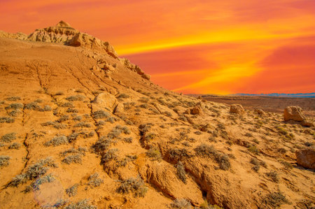 Enjoy the breathtaking beauty of the Red Bogut Mountains at sunset. Discover nature's vibrant palette of crimson shades. Enjoy the serenity and tranquility of the setting sun.の写真素材