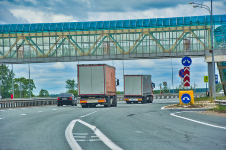 Enjoy the beauty of nature as you drive along this scenic highway. Take a relaxing drive through the forest and enjoy the peace and quiet. Feel connected to the world around youの写真素材