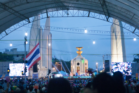 BANGKOK - NOVEMBER 9, 2013   Anti-government protesters to the Democracy Monument on November 9, 2013 in Bangkok, Thailand  The protest Against The Amnesty bill in Bangkok, capital of Thailandのeditorial素材