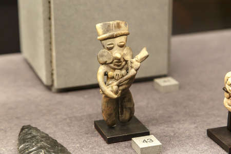 FLORENCE, ITALY - SEPTEMBER 20, 2015 : Close up detailed view of small basaltic olmec figurine exhibited in Florence Archeology Museum.のeditorial素材