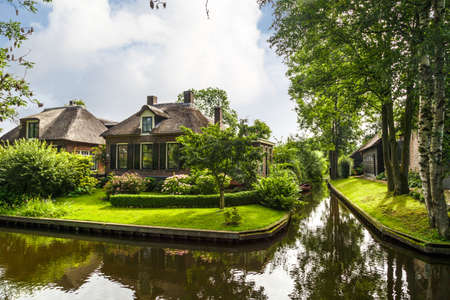 Landscape view of famous village of Giethoorn with small canals and thatched roof houses.のeditorial素材