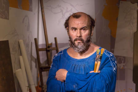 VIENNA, AUSTRIA - SEPTEMBER 11, 2016 : Detailed waxwork figure view of famous painter Gustav Klimt, wax sculpture exhibited in Madame Tussauds museum in Vienna.のeditorial素材