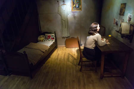 VIENNA, AUSTRIA - SEPTEMBER 11, 2016 : Detailed waxwork figure view of famous writer Anne Frank, wax sculpture exhibited in Madame Tussauds museum in Vienna.のeditorial素材