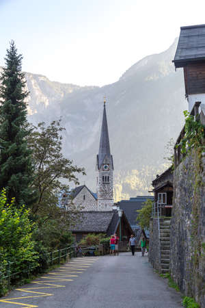 HALLSTATT, AUSTRIA - SEPTEMBER 14, 2016 : Hallstatt village with historic mountain houses around, among Alp Mountains in Salzkammergut area.のeditorial素材