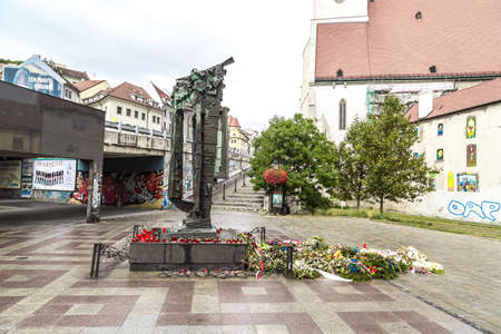 BRATISLAVA, SLOVAKIA - SEPTEMBER 17, 2016 : Monument sculpture in Bratislava. City is touristic, political and cultural center of Slovakia.のeditorial素材
