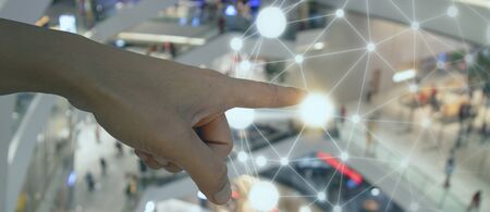 The AR market continues to evolve, with most companies focused primarily on enterprise use cases that drive real-world gains for companies operating in a wide range of markets in retailの写真素材