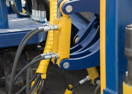 Hydraulic pressure pipes and piston system of construction machinery
