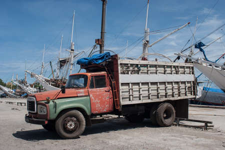 A truck parked at Paotere Harbor in Makassar, Indonesia.のeditorial素材