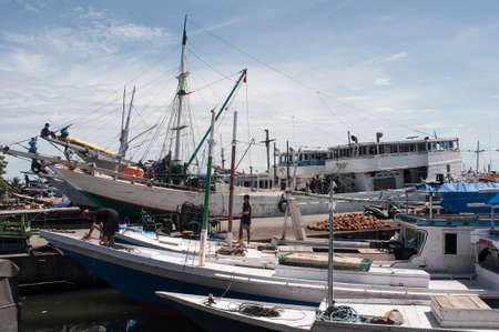 Wooden ships anchored at Paotere Harbor in Makassar, Indonesia.のeditorial素材