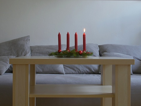 advent christmas red candlesの写真素材