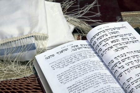 A Jewish praying shawil and a Jewish prayer book opened on one of the pages of the morning prayer, resting on a velvet tablecloth with an image of the Jewish temple from 2000 years ago.
Shot in the western wall in the old city of Jerusalem.の写真素材